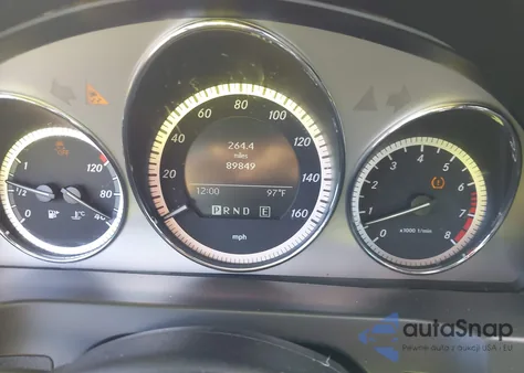 2011 Mercedes-Benz C 300 Luxury 4Matic/Sport 4Matic z USA, uszkodzony, nr VIN WDDGF8BB8BF656365